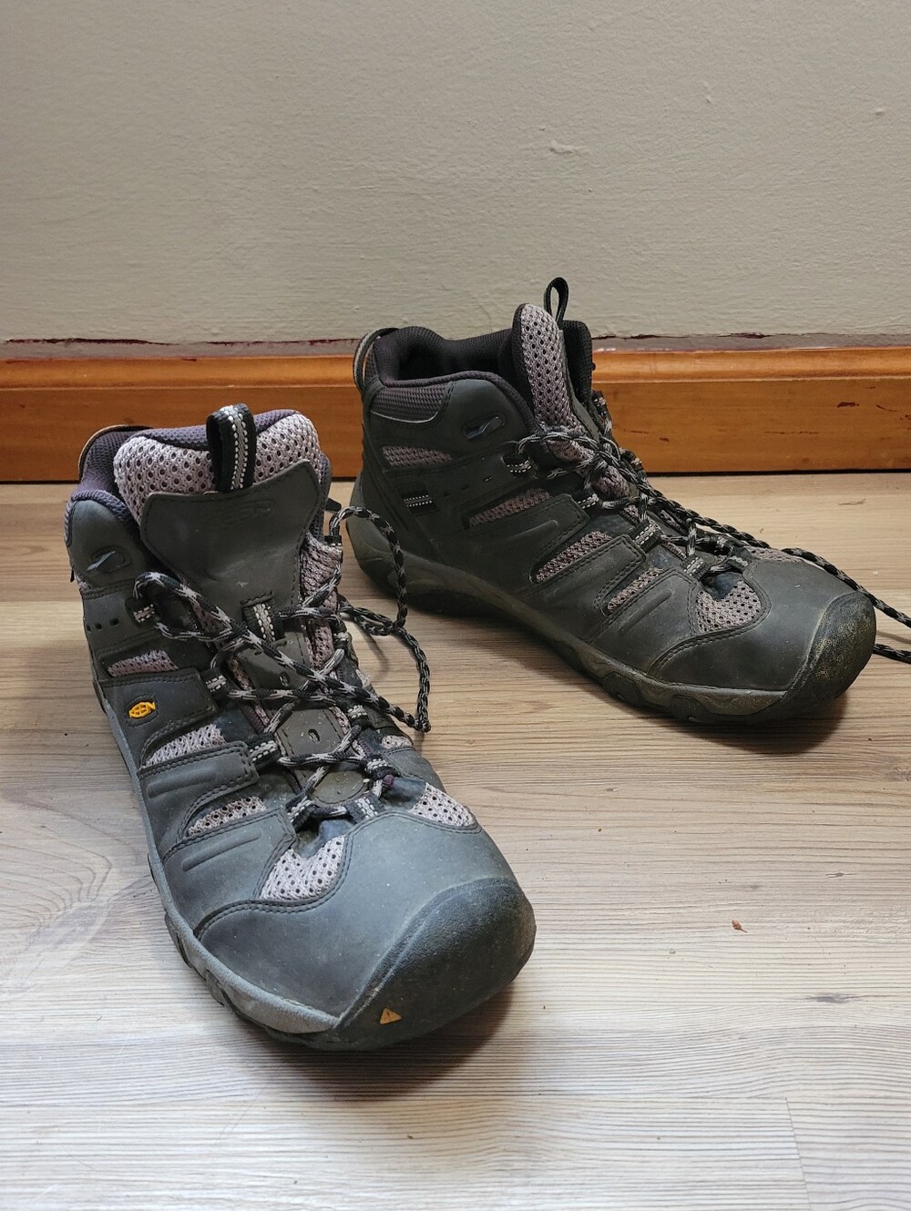 Keen Waterproof Hiking Boots - Picture 2 of 8